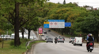 Sancionada com vetos lei que pune quem incentiva violência no trânsito